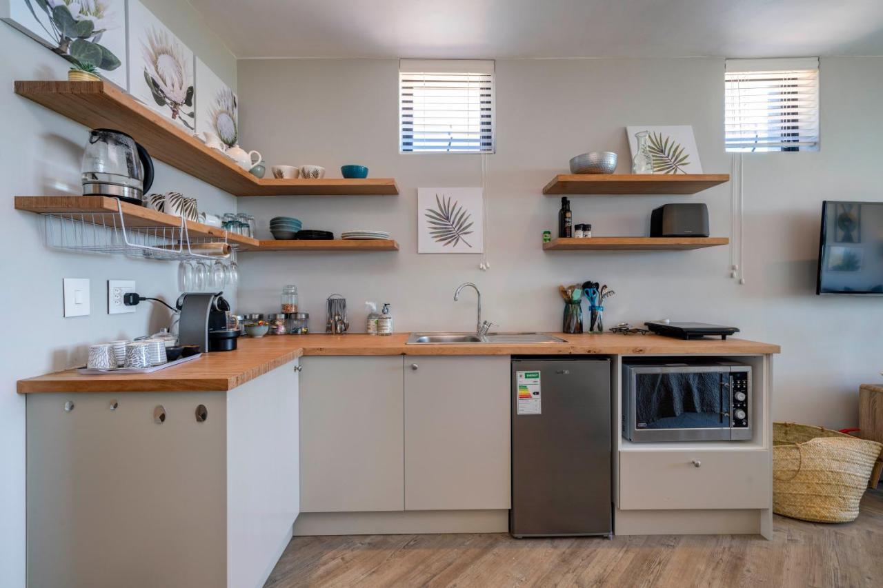 365 Sunset Self Catering Apartments ヌールトフック エクステリア 写真